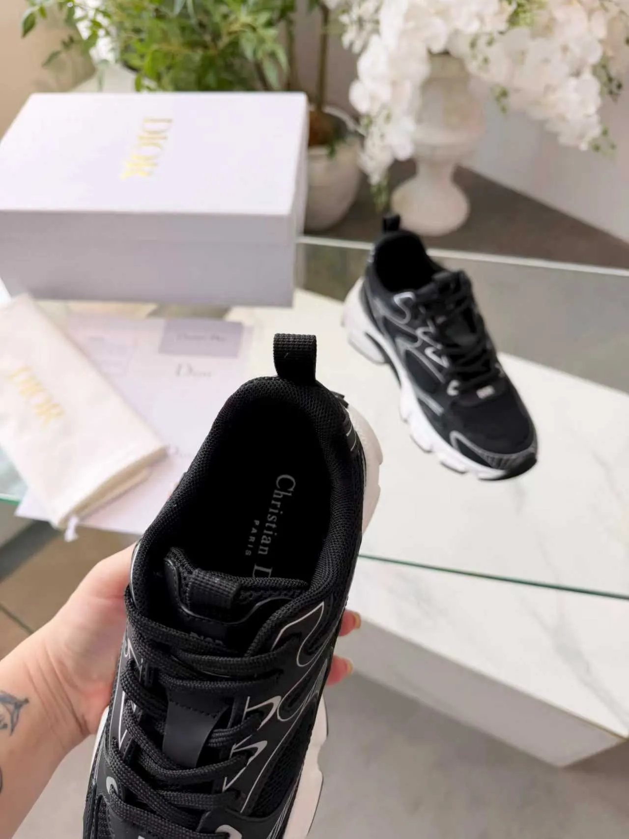 Dior B23 Tênis Chunky Pretos e Brancos 3