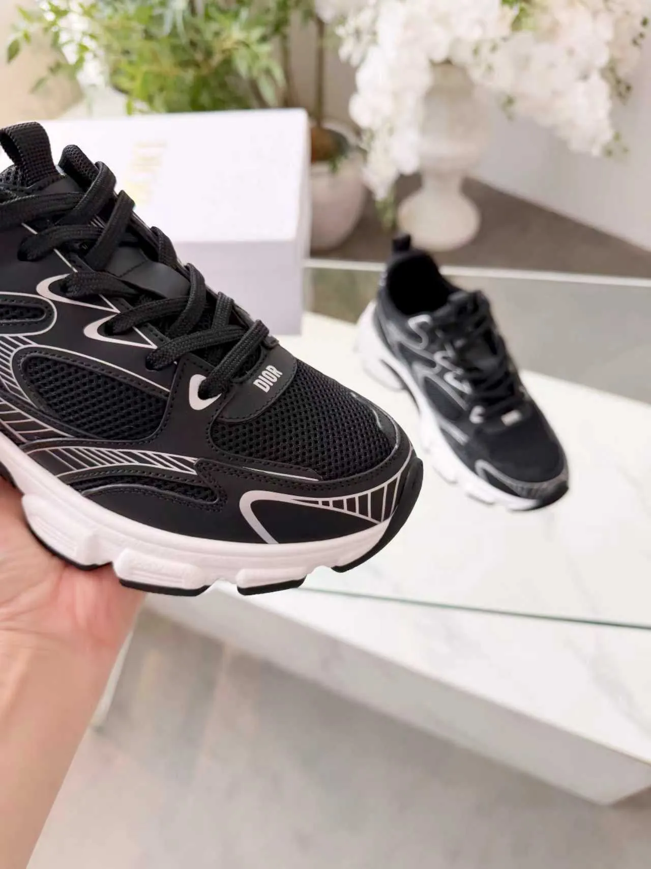 Dior B23 Tênis Chunky Pretos e Brancos 4