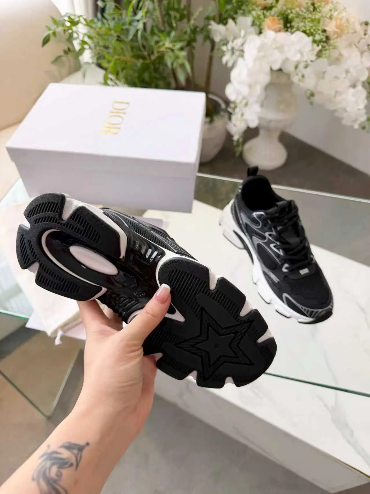 Dior B23 Tênis Chunky Pretos e Brancos 5