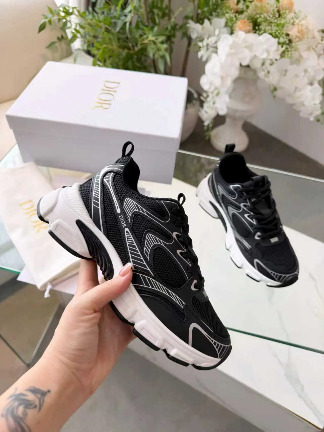 Dior B23 Tênis Chunky Pretos e Brancos 9