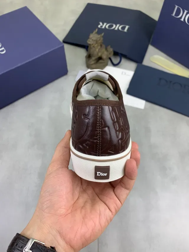 Dior B23 حذاء رياضي بني مونوغرام إمبوسد 4