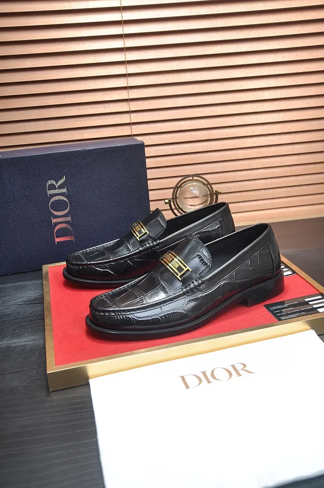 Dior 黑色金色鳄鱼压纹皮革饰板细节乐福鞋 4
