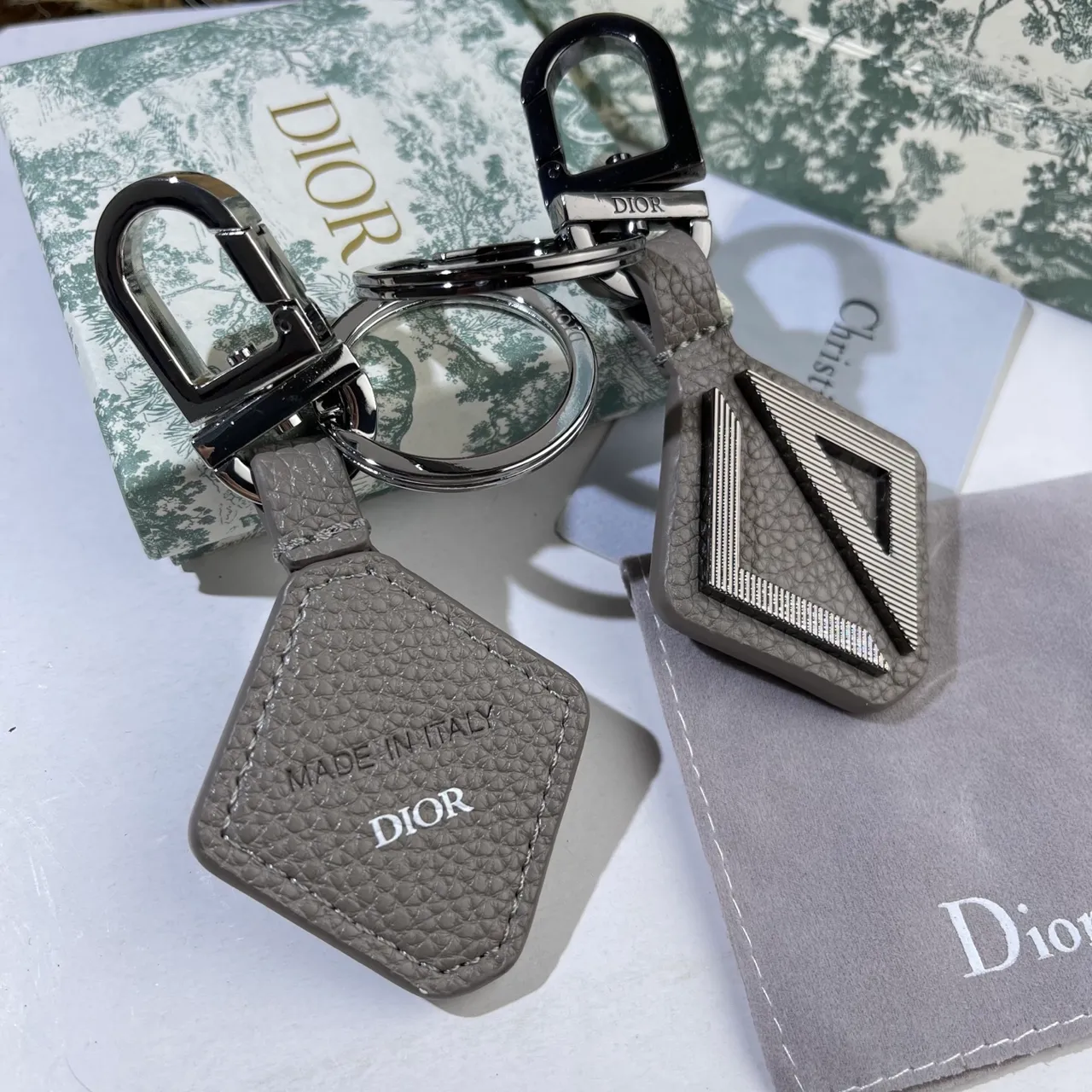 Dior جلد أسود رمادي سلسلة مفاتيح تصميم هندسي D جراب هاتف 4