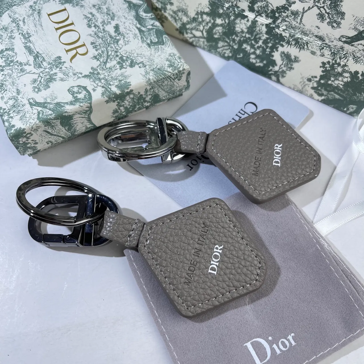Dior جلد أسود رمادي سلسلة مفاتيح تصميم هندسي D جراب هاتف 5