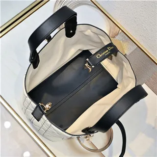Dior Book Tote 粉色 绗缝钻石缝线 卷边皮革手柄 手提袋 3