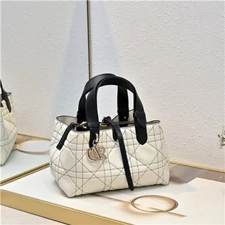 Dior Book Tote 粉色 绗缝钻石缝线 卷边皮革手柄 手提袋 9