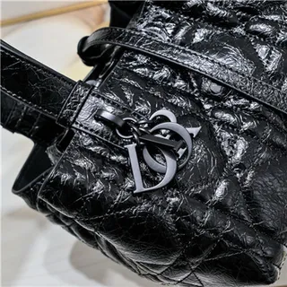 Dior Book Tote 粉色 绗缝钻石缝线 卷边皮革手柄 手提袋 17