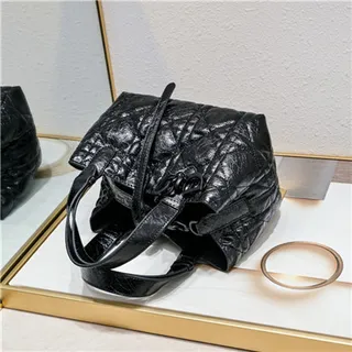 Dior Book Tote 粉色 绗缝钻石缝线 卷边皮革手柄 手提袋 18
