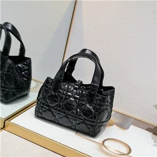 Dior Book Tote 粉色 绗缝钻石缝线 卷边皮革手柄 手提袋 19