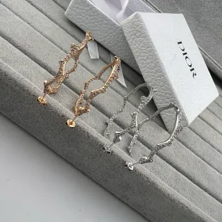 Dior حلقان بافيه كريستال على شكل فرع