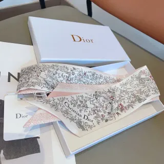 Dior ফ্লোরাল বোটানিক্যাল প্রিন্ট সিল্ক স্কার্ফ