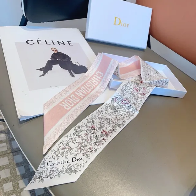 Dior Imprimé Floral Botanique Écharpe en Soie 6