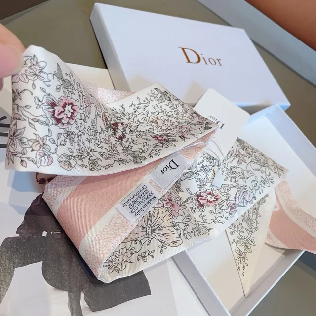Dior Imprimé Floral Botanique Écharpe en Soie 9