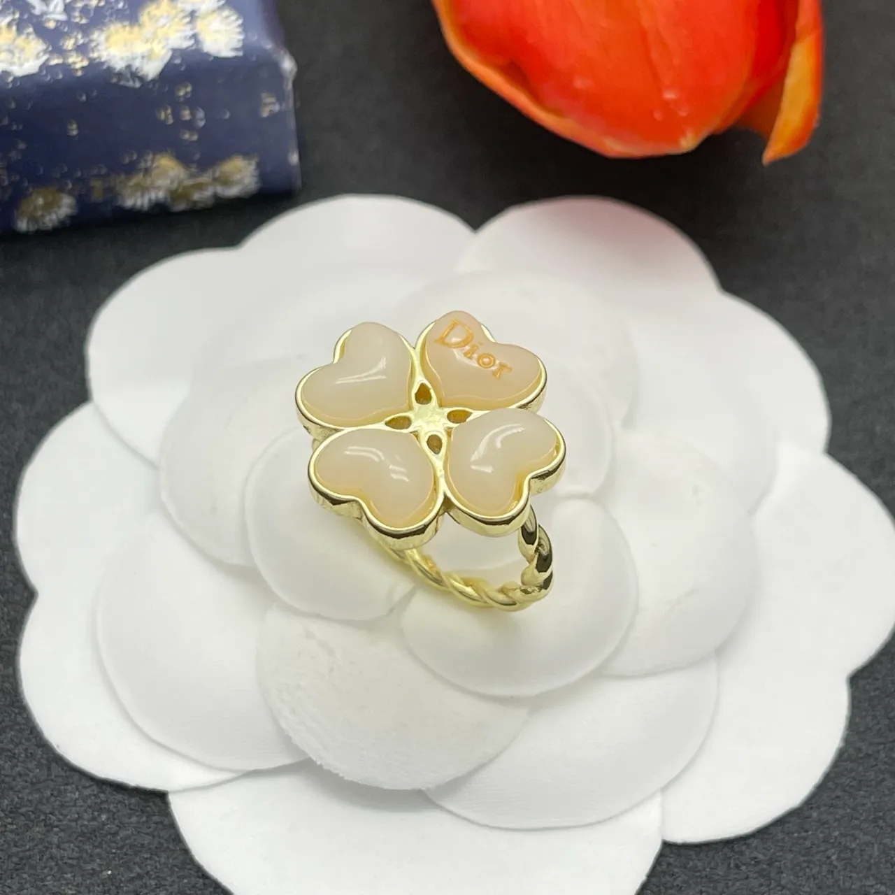 Dior Anel Motivo Floral Quatro Corações Marfim e Ouro 7
