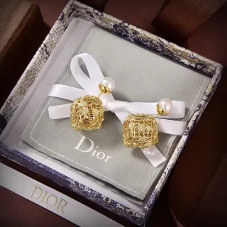 Dior সোনালি জালিয়া কেজ পার্ল স্টাড কানের দুল