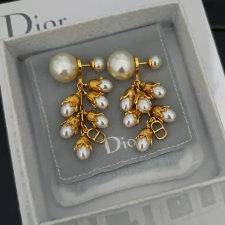 Dior أقراط قطرة لؤلؤ ذهبية زهرية