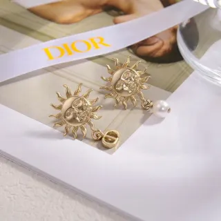 Dior boucles d'oreilles en or blanc motif visage de soleil design asymétrique