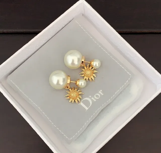 Dior Gold White Sunburst Pendant Cultured Pearl Stud Earrings 3