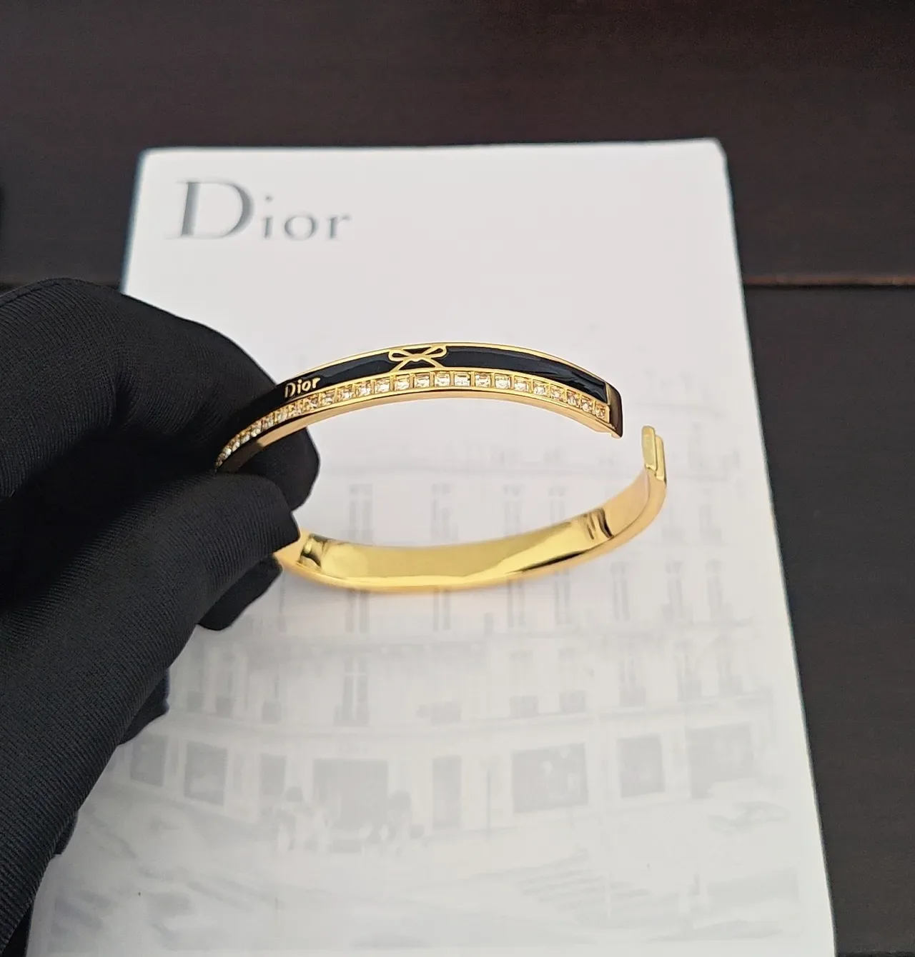 Dior La D de Dior Pulsera de Esmalte Negro y Motivo de Lazo en Oro 3