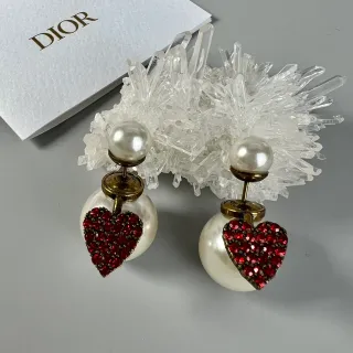 Dior لؤلؤ وأقراط كريستال أحمر على شكل قلب