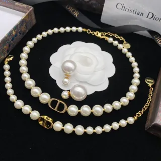 Dior মুক্তা সুতো সাদা সোনা CD Logo Clasp হার
