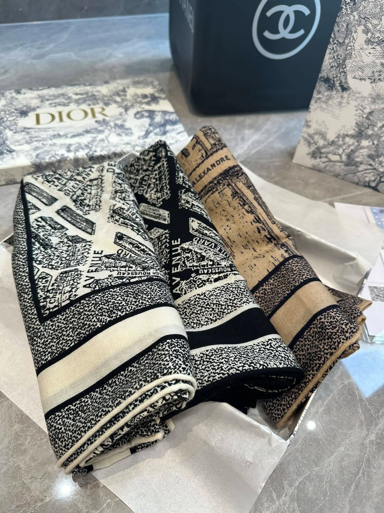 Robe Dior sans manches à col haut en maille côtelée 3