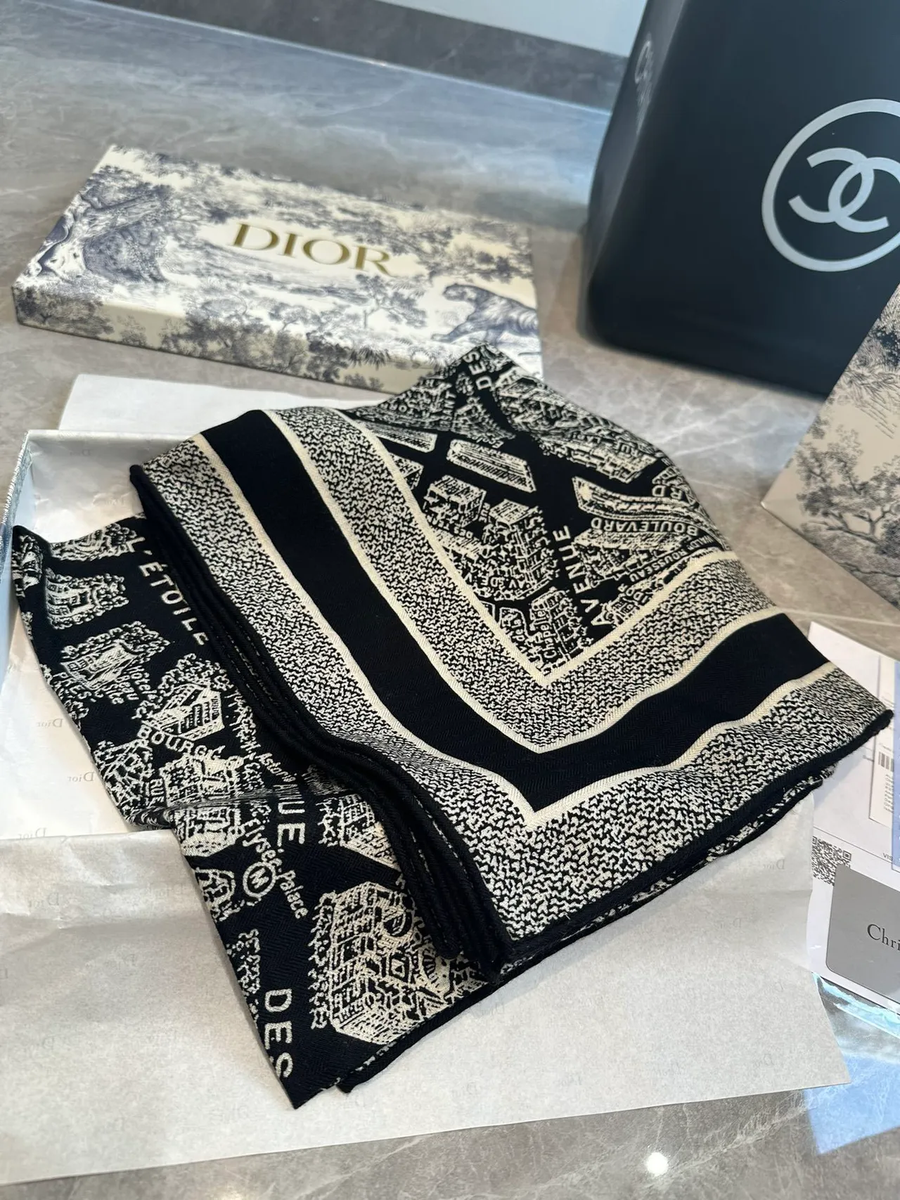 Robe Dior sans manches à col haut en maille côtelée 5