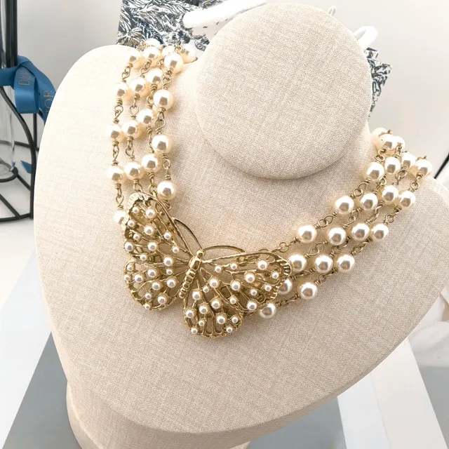 Dior Toile de Jouy Papillon Collier Or Mat et Perle Résine Blanche 6