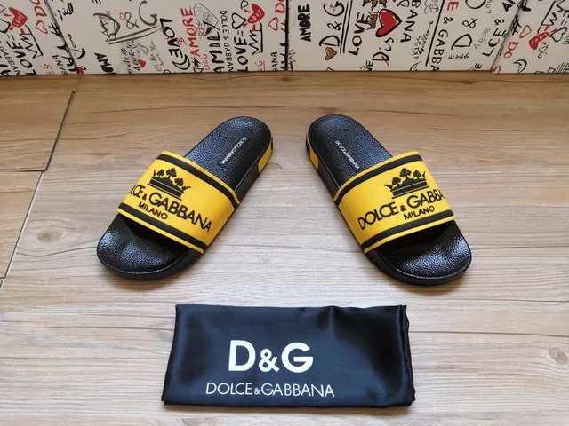 Dolce & Gabbana हलुद এবং কালো ক্রাউন স্ট্র্যাপ স্লিপার 2