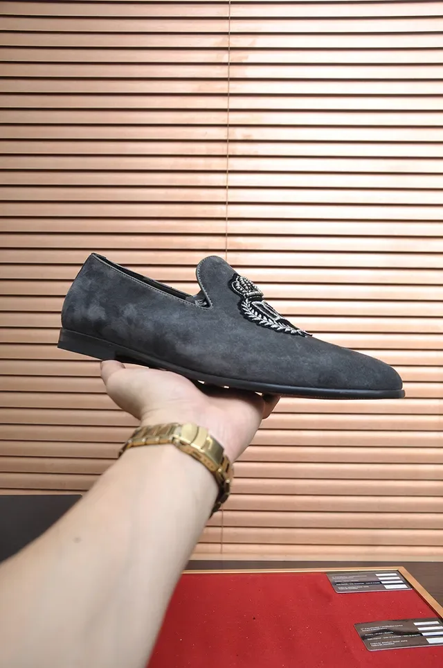 Dolce & Gabbana 刺绣 Crest 炭灰麂皮乐福鞋 4