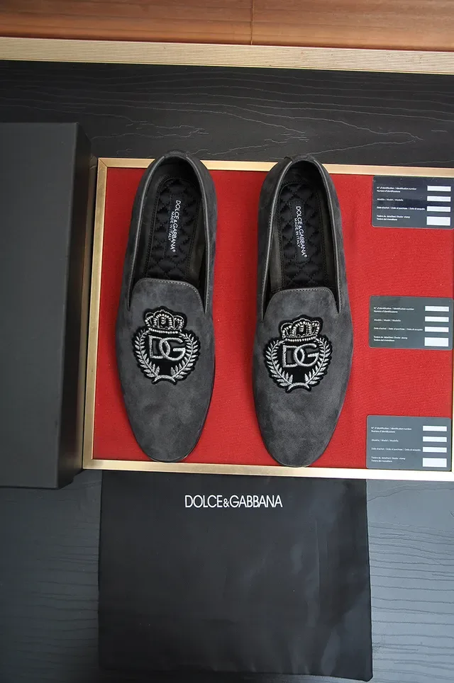 Dolce & Gabbana 刺绣 Crest 炭灰麂皮乐福鞋 5