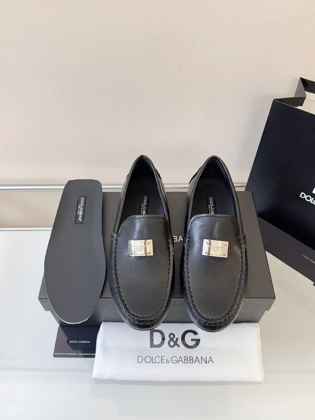 Dolce & Gabbana Portofino Loafers de Couro Preto com Placa de Metal 6