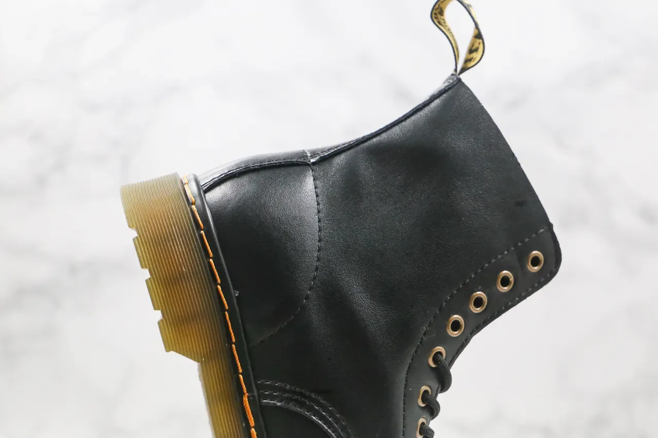 Dr. Martens 1460 কালো মসৃণ চামড়া হলুদ সেলাই মার্টিন বুট 6