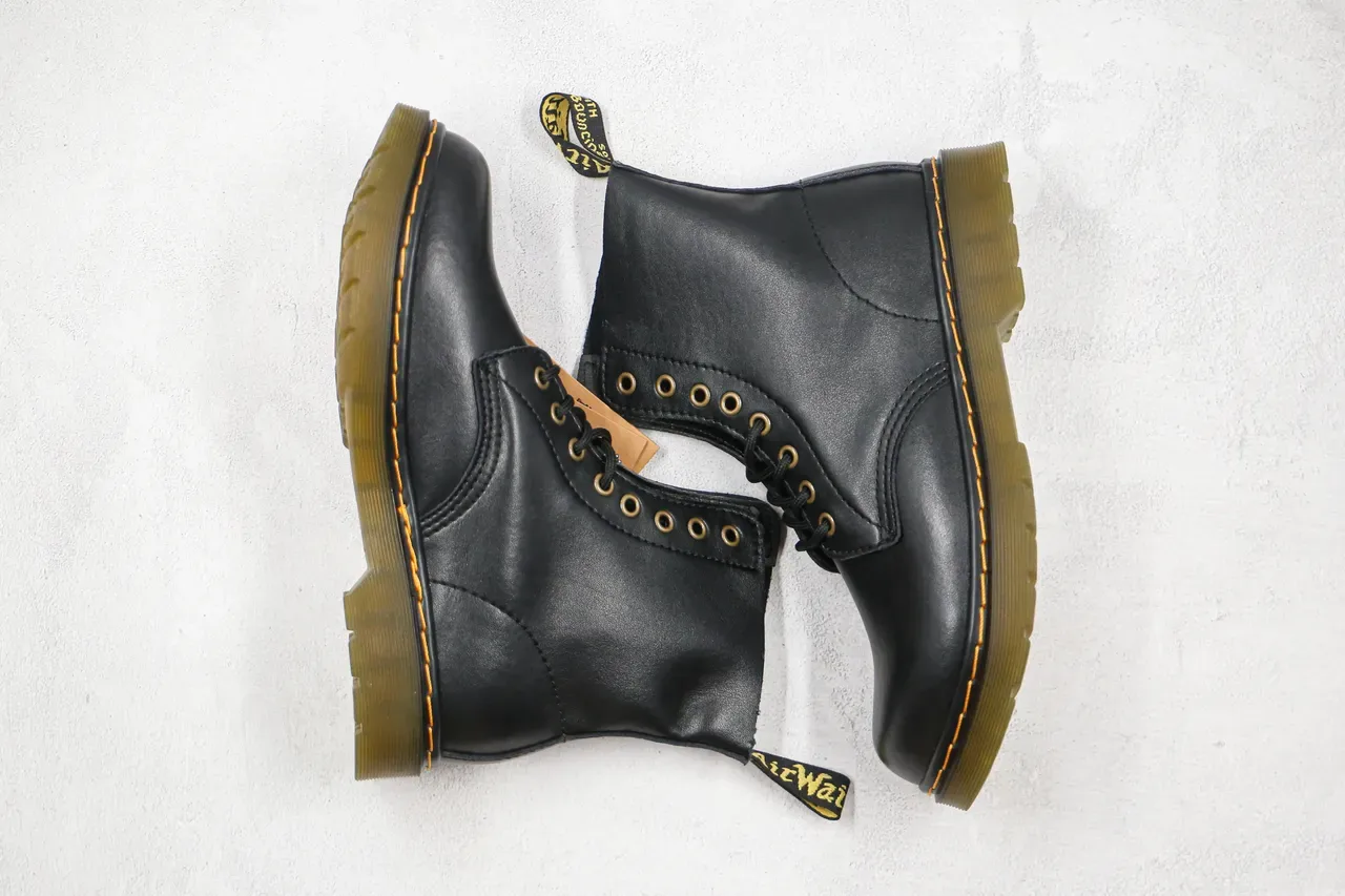 Dr. Martens 1460 কালো মসৃণ চামড়া হলুদ সেলাই মার্টিন বুট 10