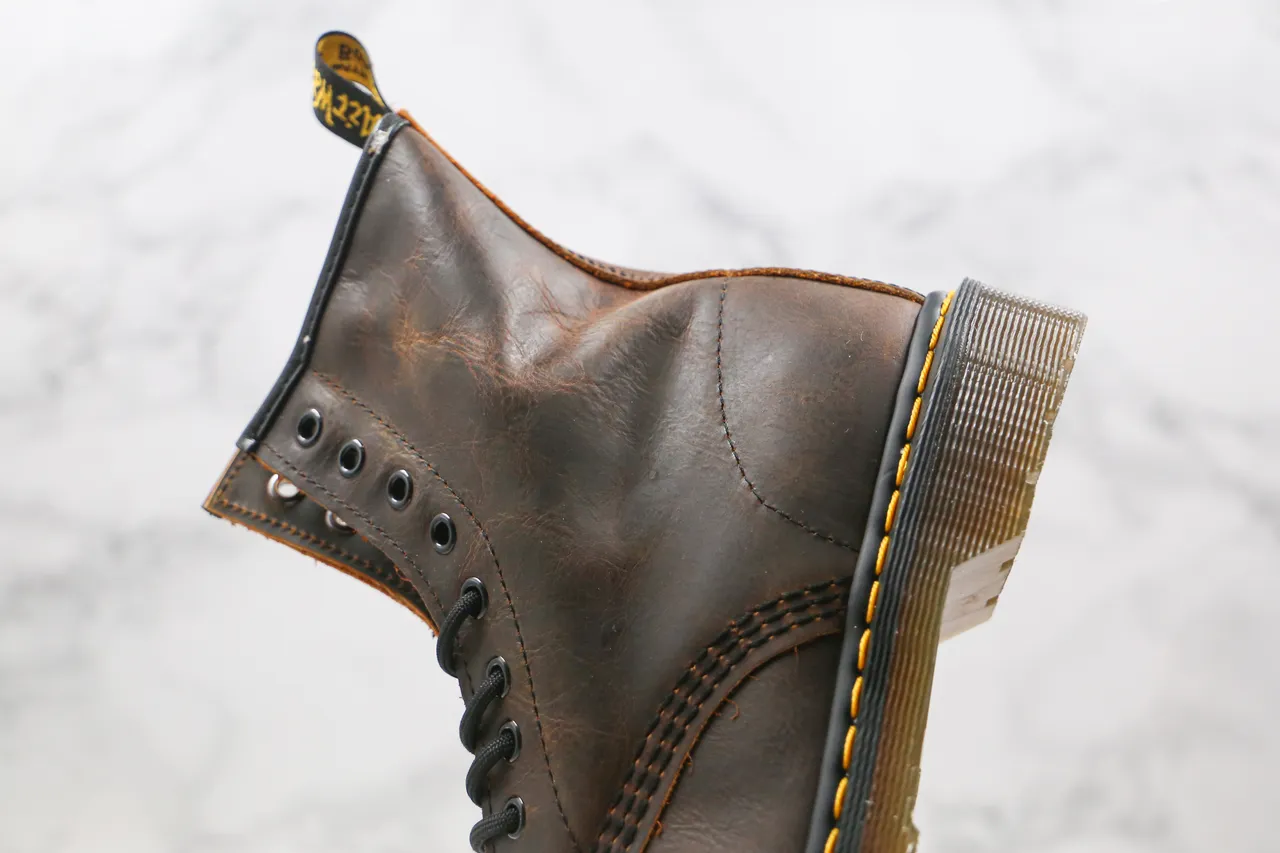 Dr. Martens 1460 Bota Martin de Couro Marrom Desgastado com 8 Olheiras 5