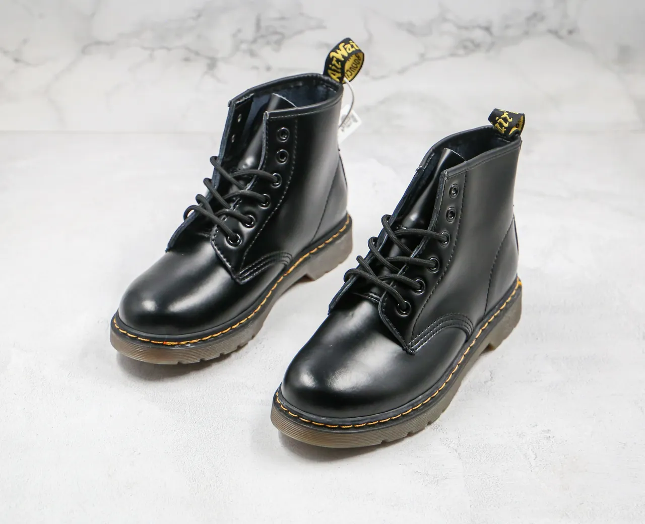Dr. Martens 1460 جلد أسود لامع 8 فتحة حذاء مارتن 10