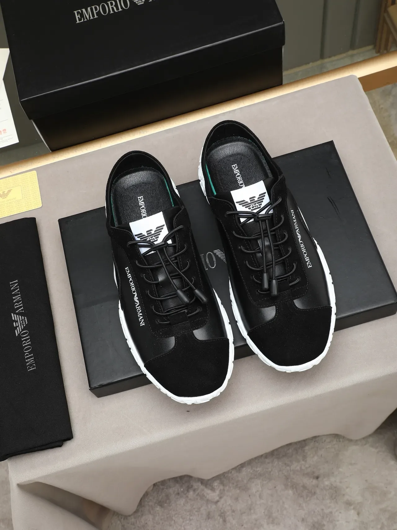 Emporio Armani Sneakers Lifestyle Noir et Blanc 3