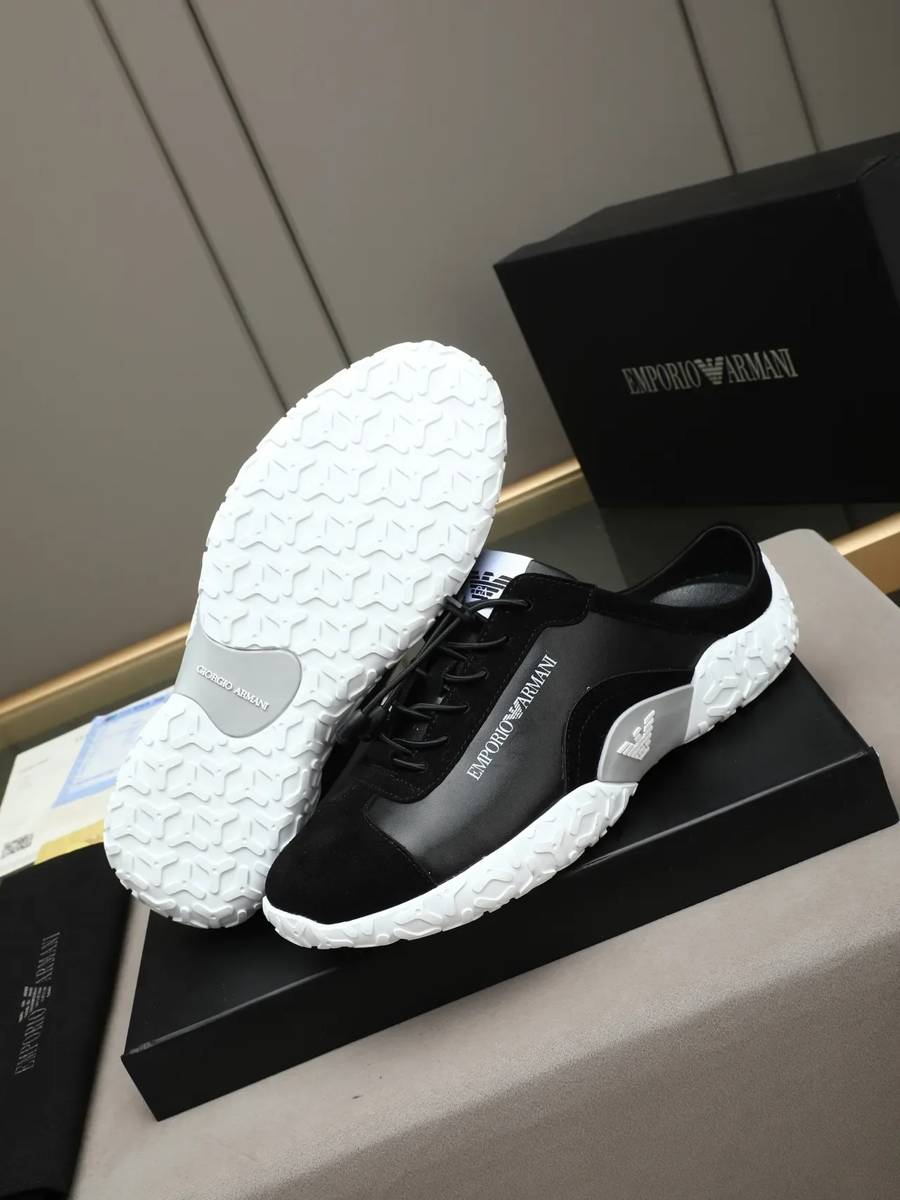 Emporio Armani Sneakers Lifestyle Noir et Blanc 4