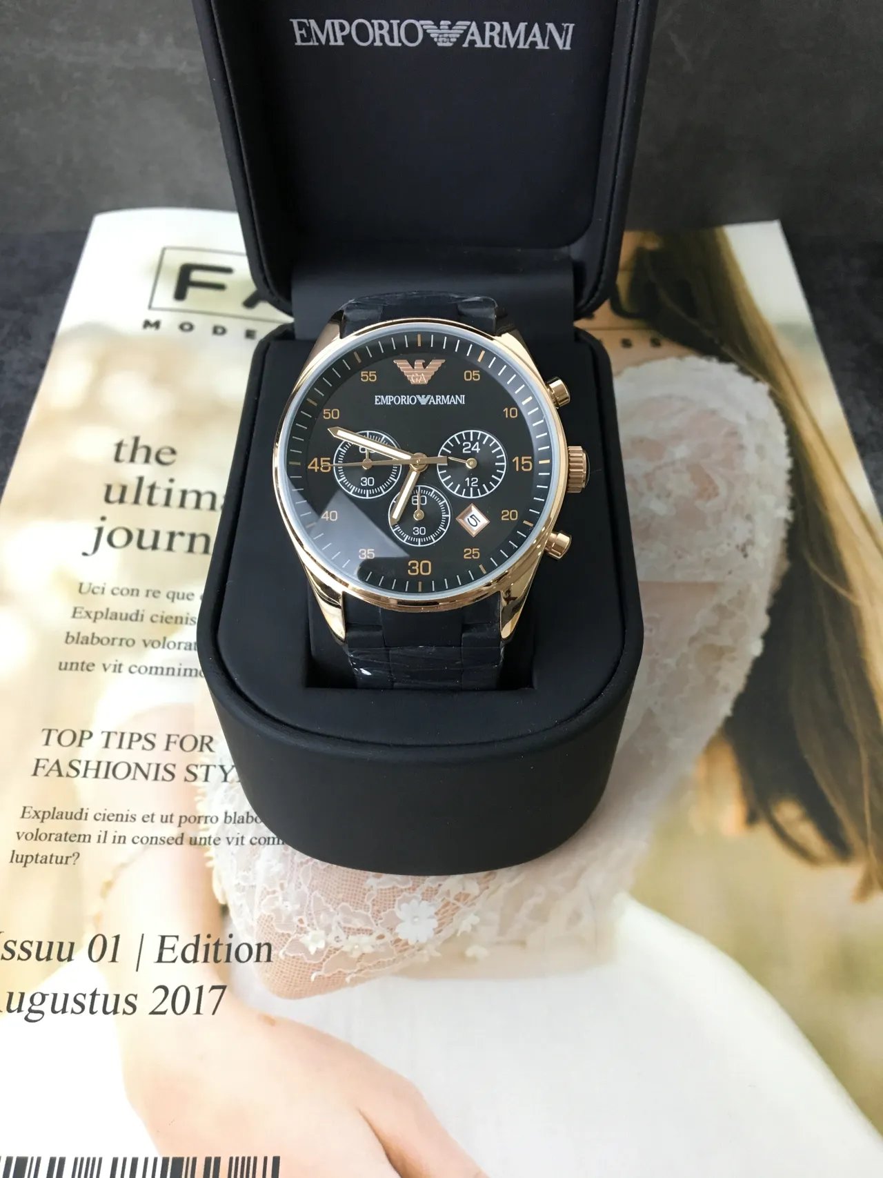 Emporio Armani Chronographe Cadran Noir Boîtier Doré Mat Montre de Quartz 4