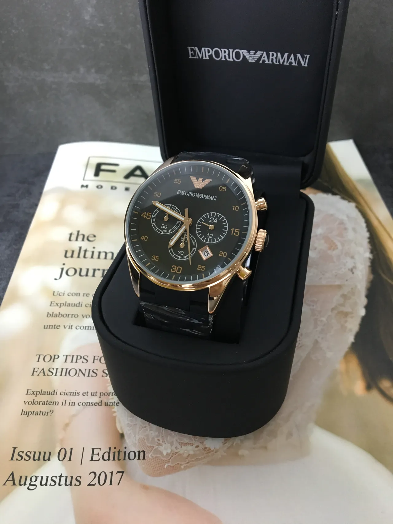 Emporio Armani Chronographe Cadran Noir Boîtier Doré Mat Montre de Quartz 5