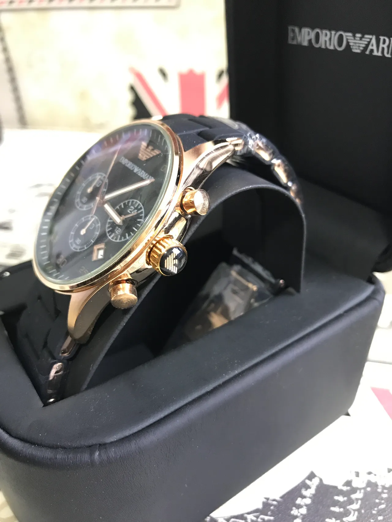 Emporio Armani Chronographe Cadran Noir Boîtier Doré Mat Montre de Quartz 8