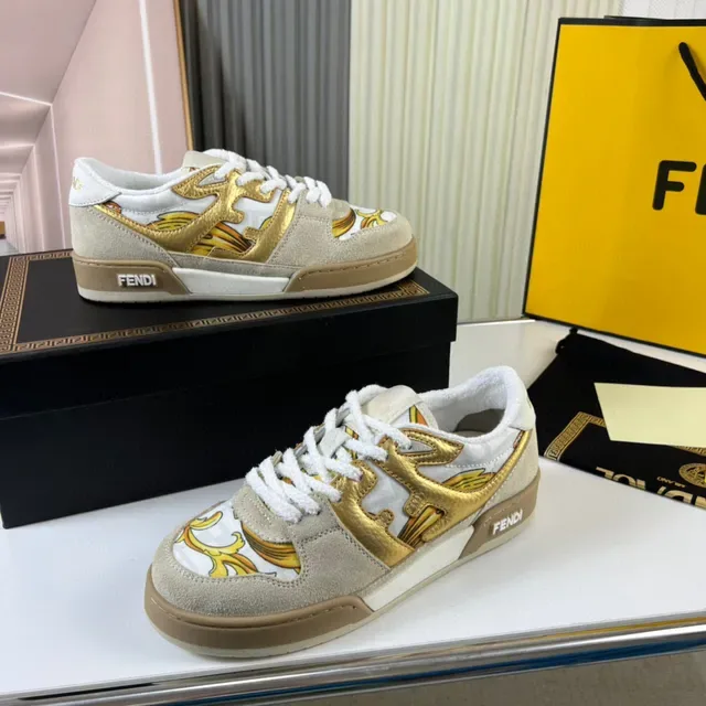 Fendi Bege Dourado Impressão Barroca Sobreposição Acentos Metálicos Tênis Lifestyle 7