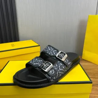 Fendi 扣带拖鞋 黑色和灰色 FF 提花拖鞋