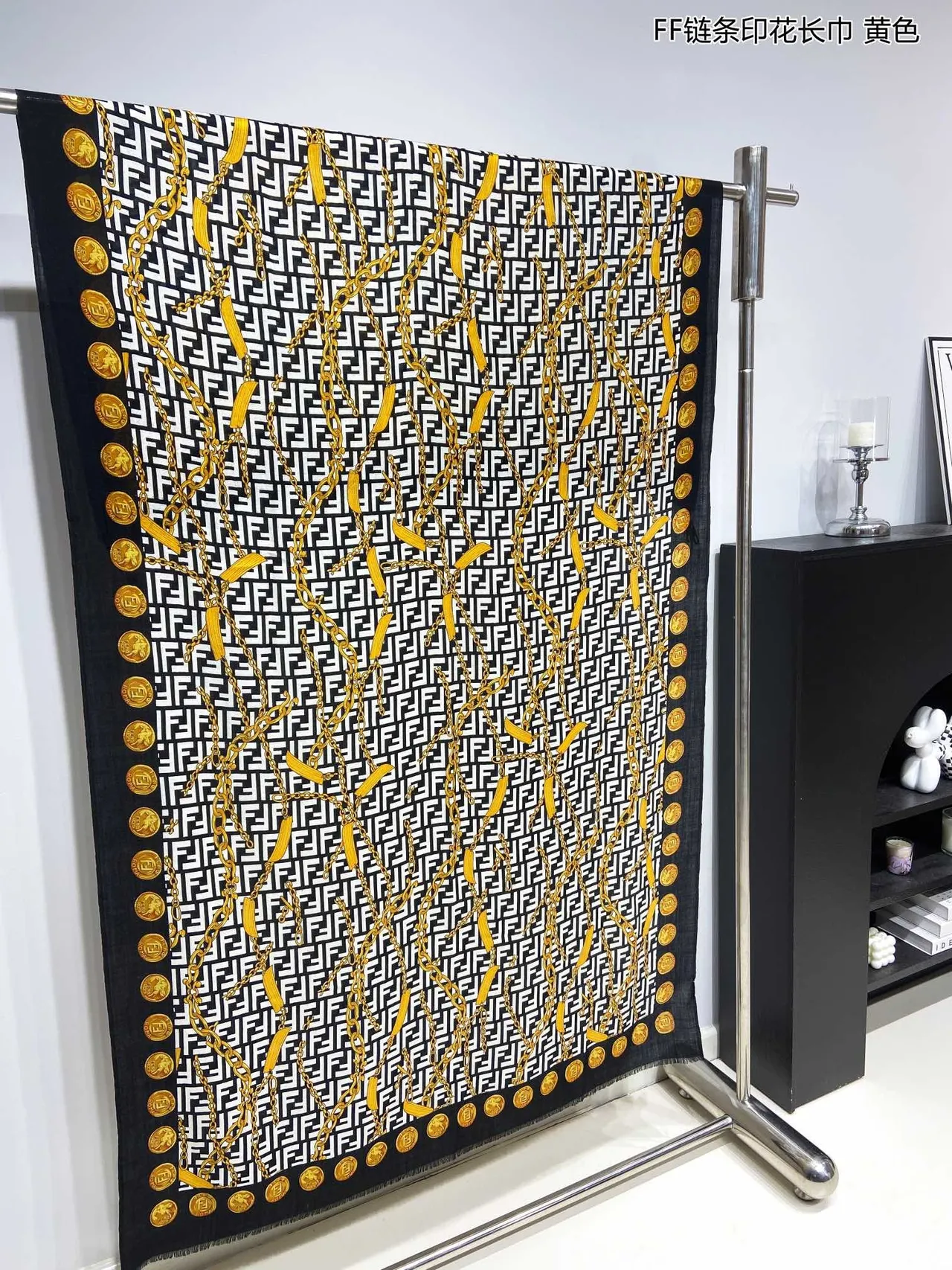 Fendi FF चेन काला सोना Monogram प्रिंट मोटिफ रेशम स्कार्फ 4