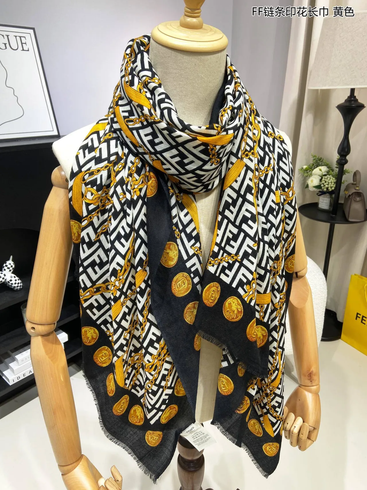 Fendi FF चेन काला सोना Monogram प्रिंट मोटिफ रेशम स्कार्फ 7