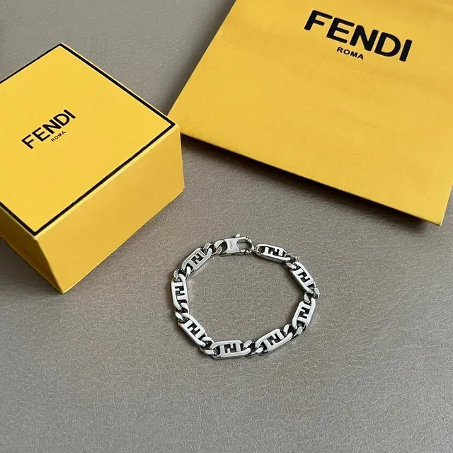 أساور Fendi FF سلسلة لون فضي نقش اللوجو 4