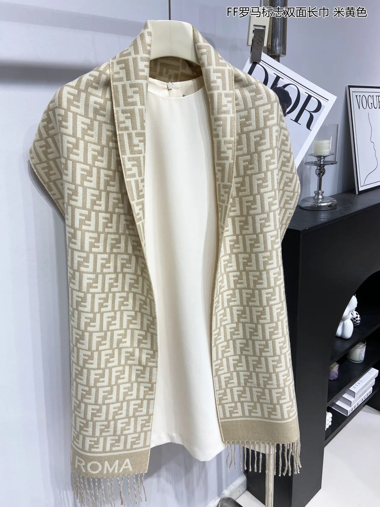 Fendi FF Monogram cachecol de cashmere bege e cinza 3