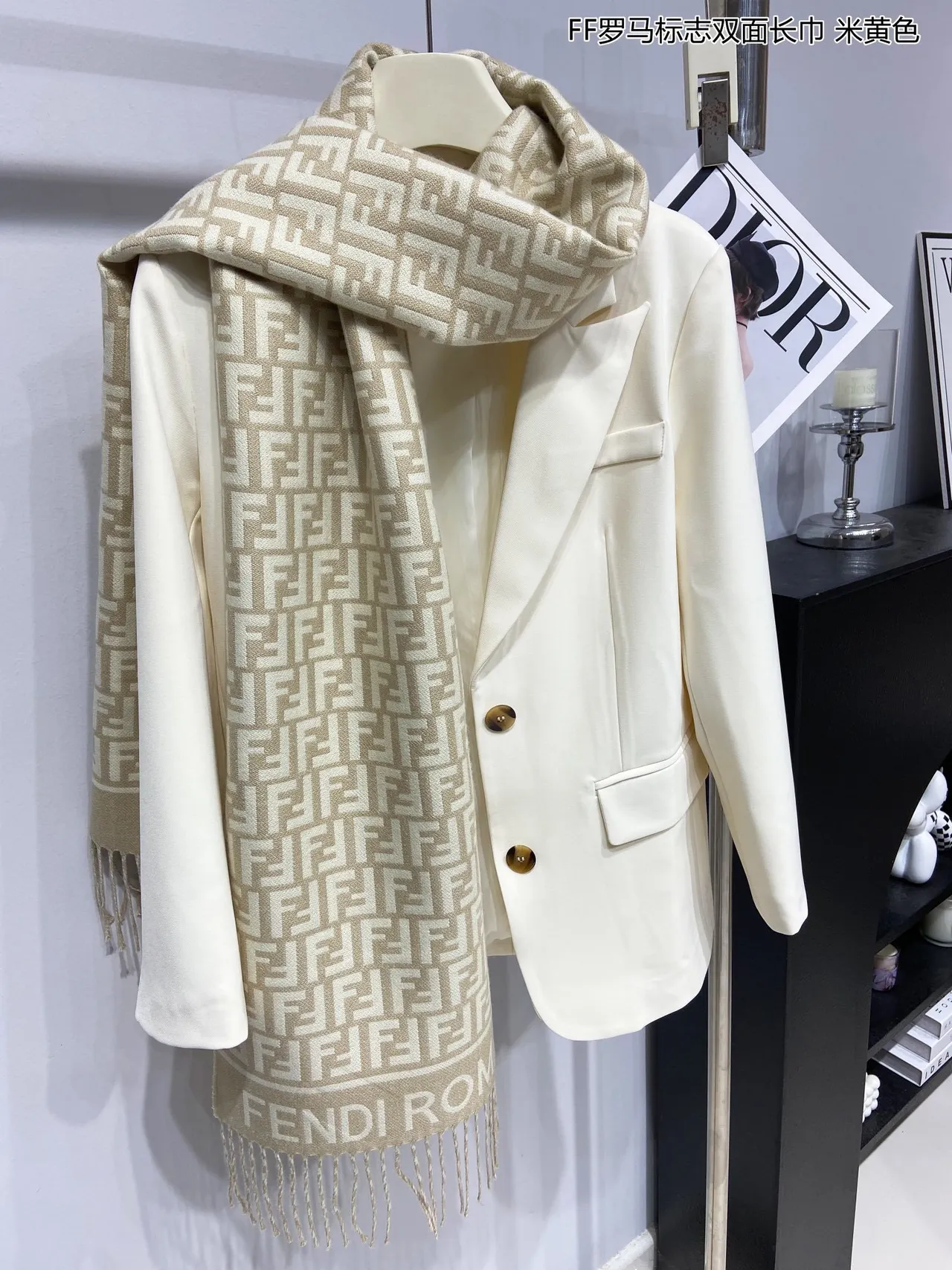 Fendi FF Monogram cachecol de cashmere bege e cinza 5