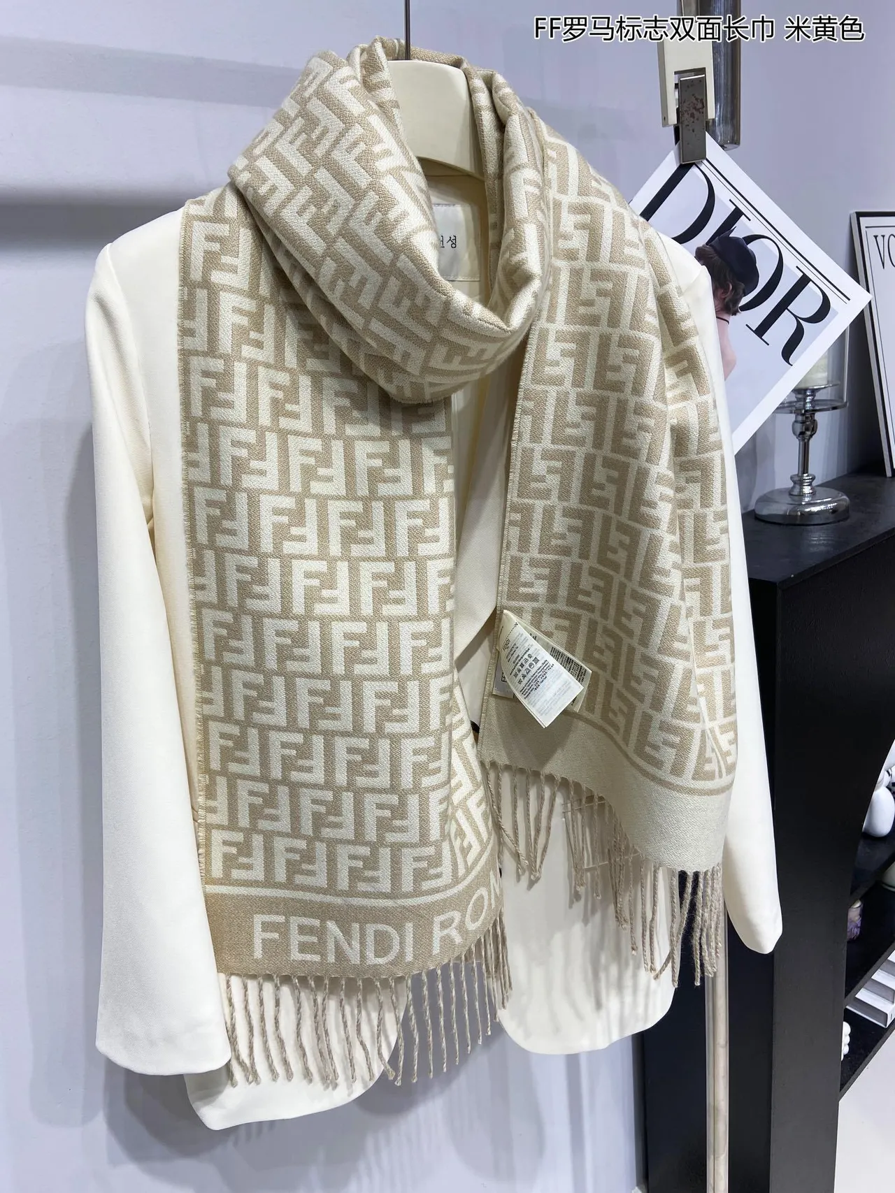 Fendi FF Monogram cachecol de cashmere bege e cinza 6