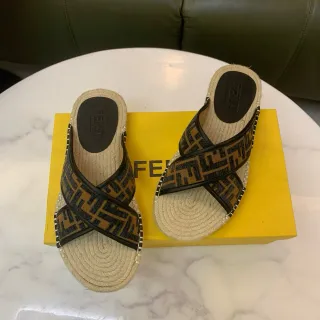 Fendi FF Monogram জুটের চপ্পল বেইজ কালো ক্রসড স্ট্র্যাপ জুট লেপা সোল চপ্পল